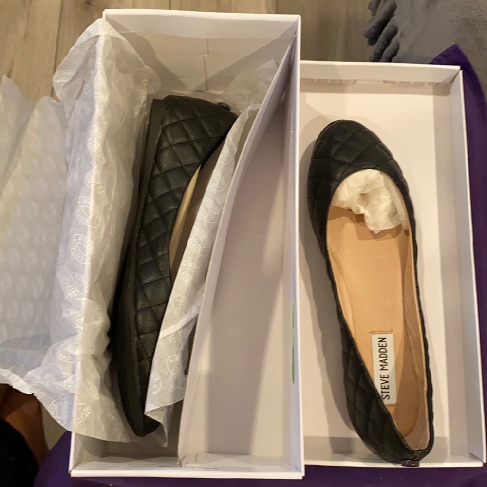 New in box - Black Steve Madden Flats, Size 7.5